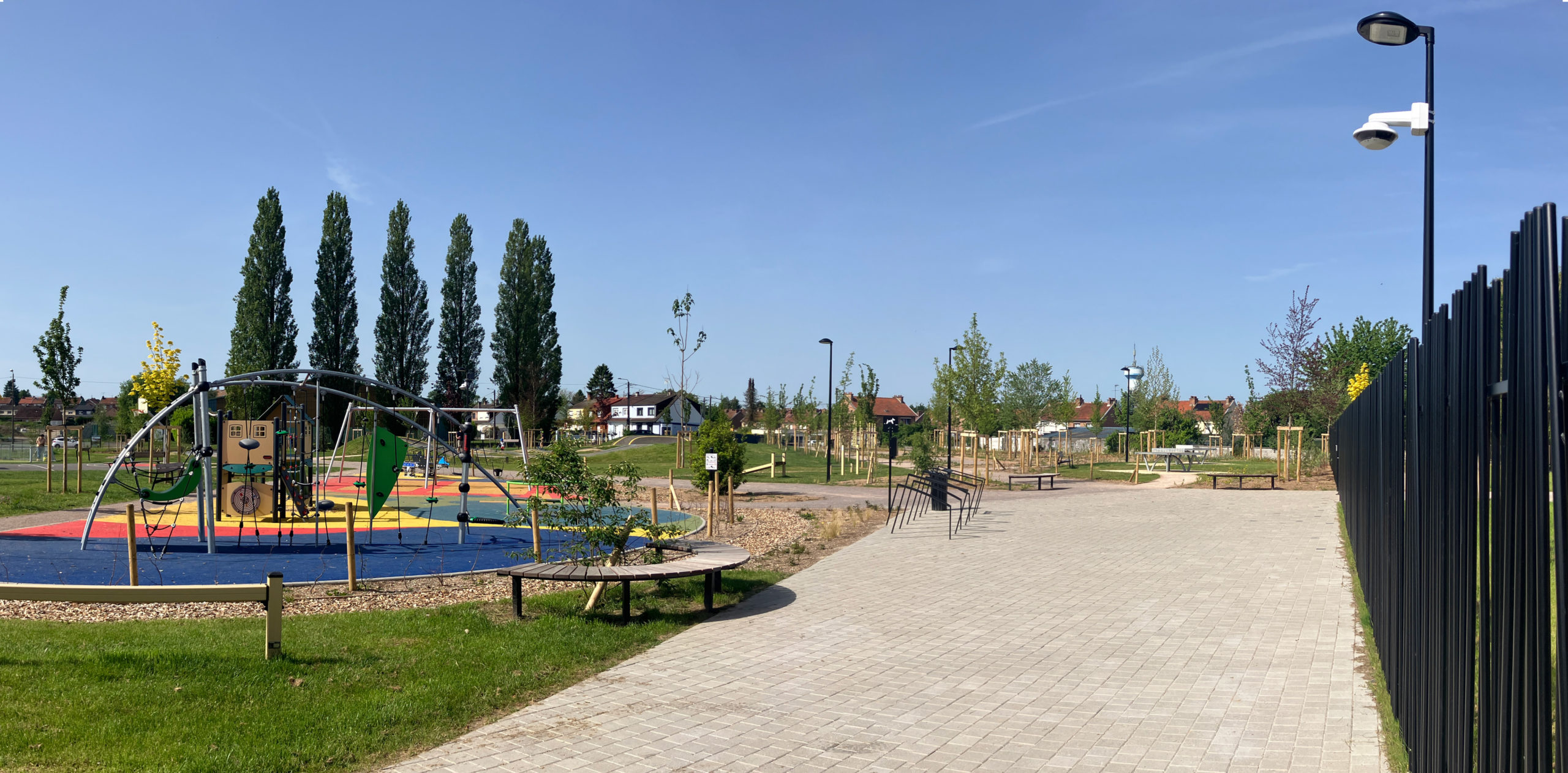 VUE PARVIS PARC URBAIN LADOUMEGUE